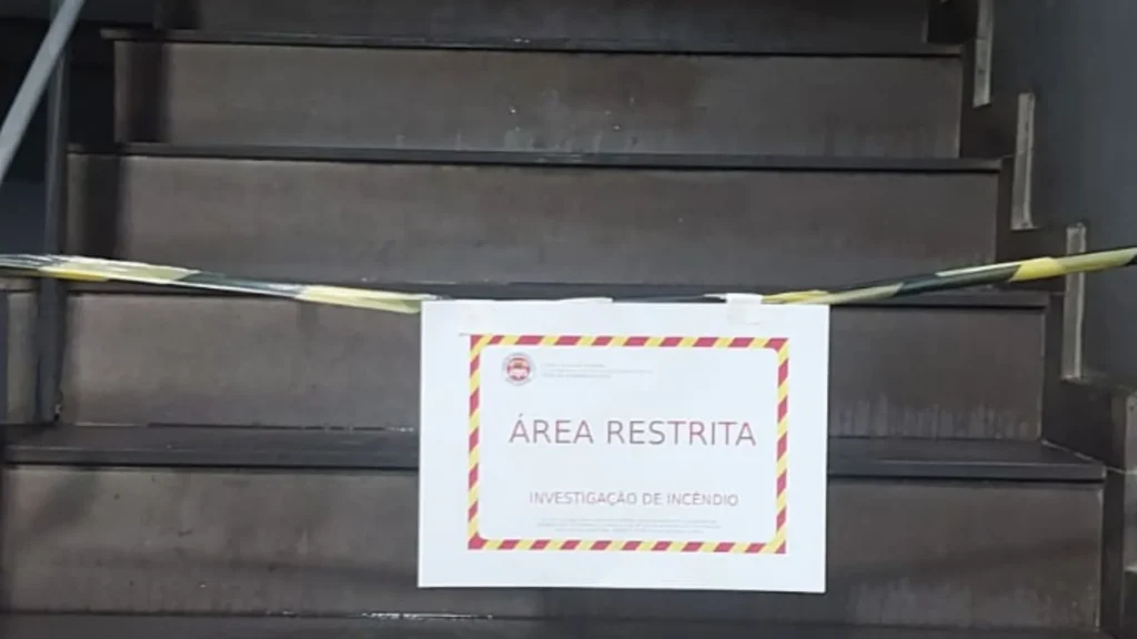 Princípio de incêndio em supermercado mobiliza bombeiros no centro de Videira