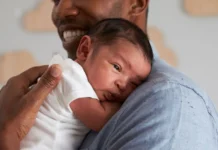 Senado amplia licença-paternidade e cria salário-paternidade