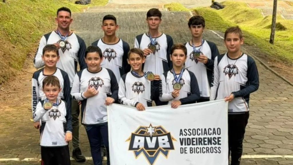 BMX Videira conquista títulos e mostra força no início da temporada