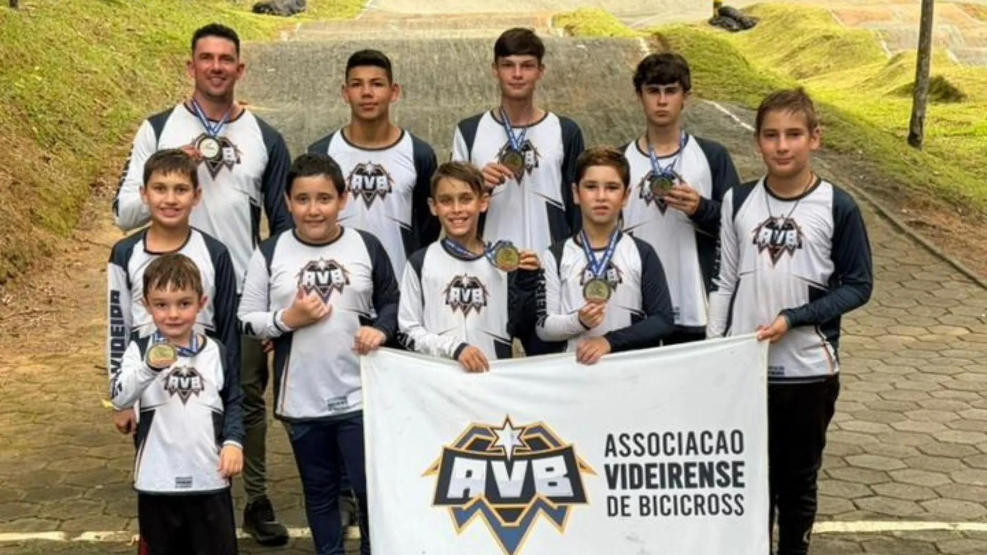 BMX Videira conquista títulos e mostra força no início da temporada