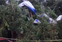 Avião que saiu de SC cai no Paraná durante temporal