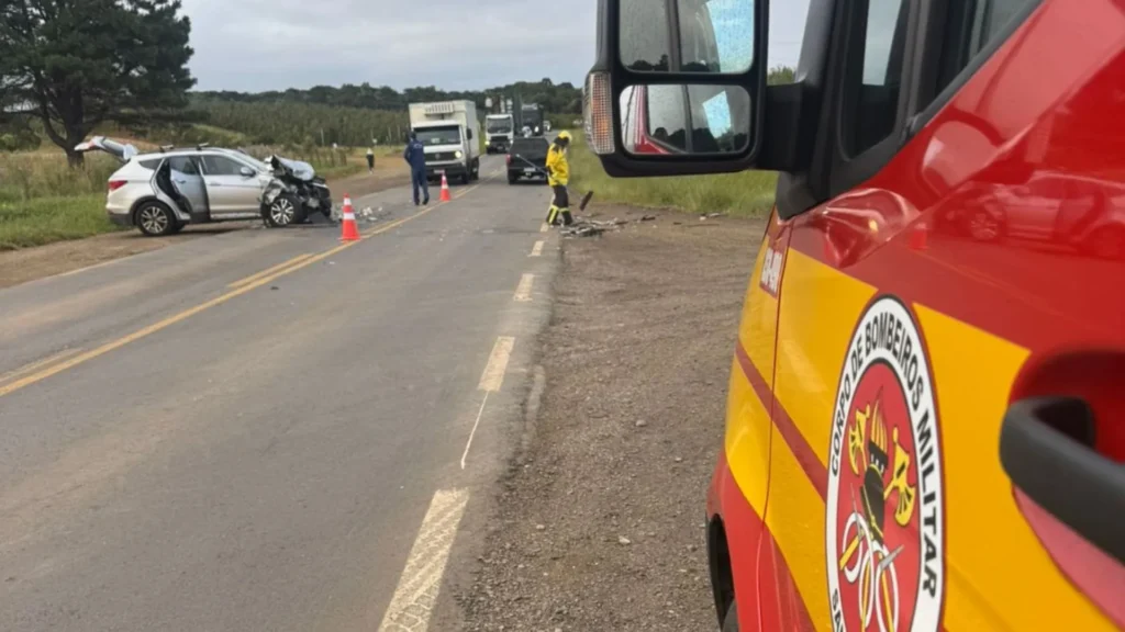 Motorista fica ferido em colisão com caminhão em Fraiburgo