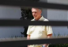 Jair Bolsonaro é levado ao hospital após passar mal durante a madrugada