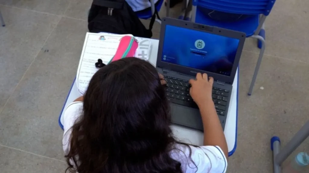 Santa Catarina chega a 99,7% das escolas públicas com internet