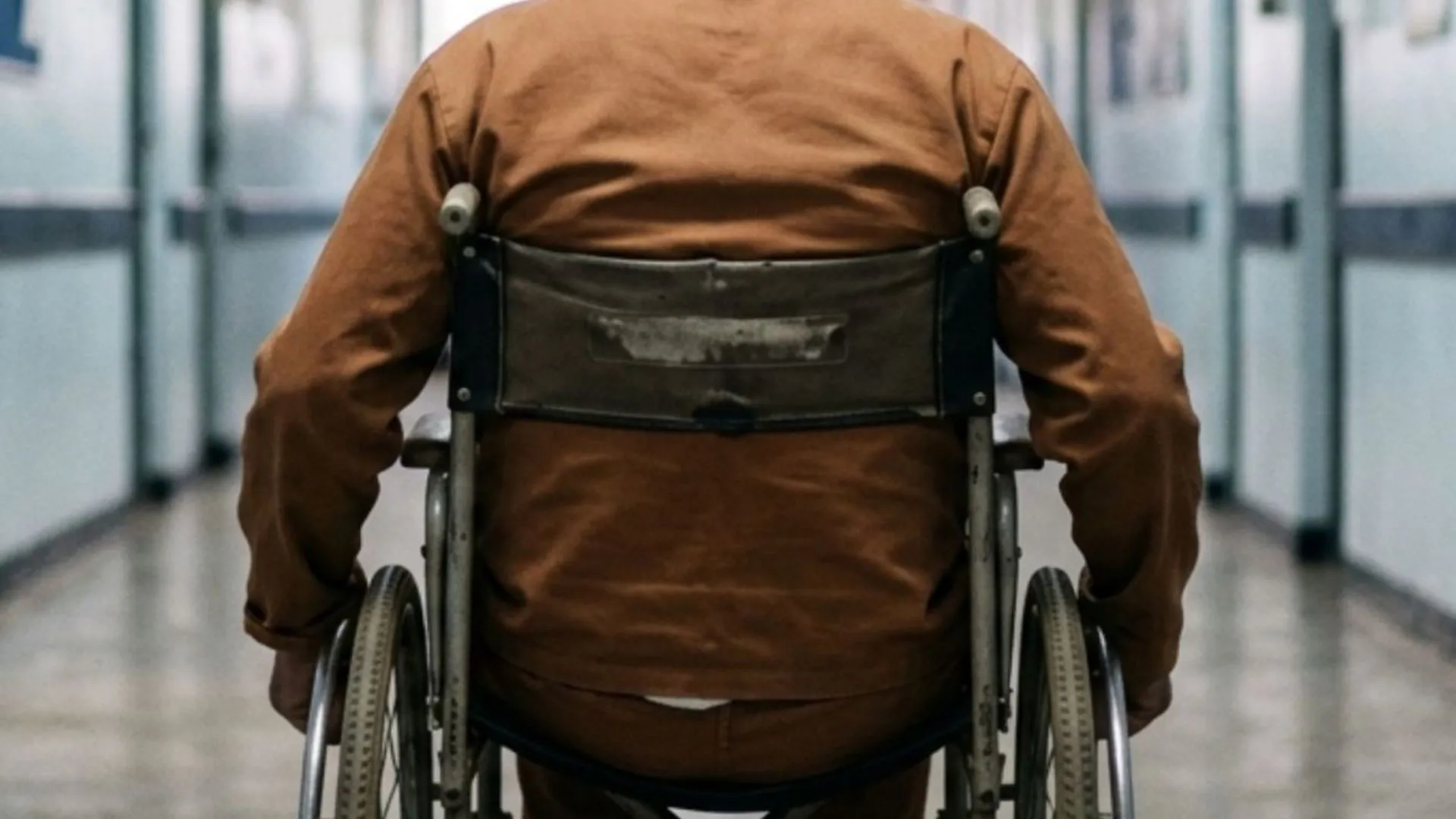 Justiça de sc manda colocar tornozeleira em preso sem pernas