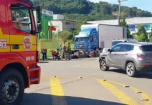 Acidente entre carro e motocicleta deixa duas pessoas feridas em Videira