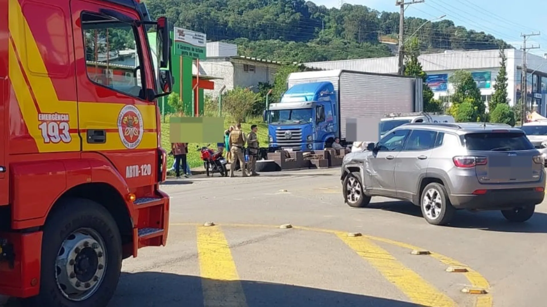 Acidente entre carro e motocicleta deixa duas pessoas feridas em Videira
