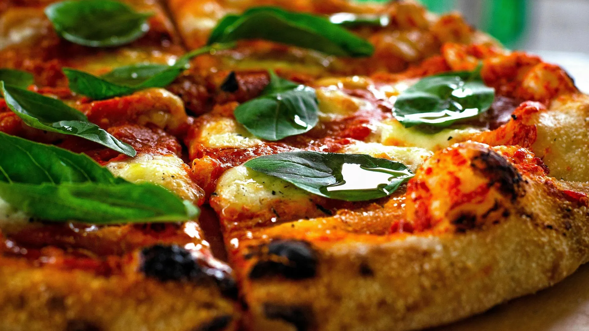 MP investiga pizzaria após morte e mais de 100 intoxicações