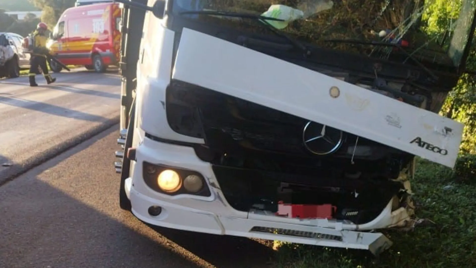 Colisão envolvendo três veículos é registrada na região