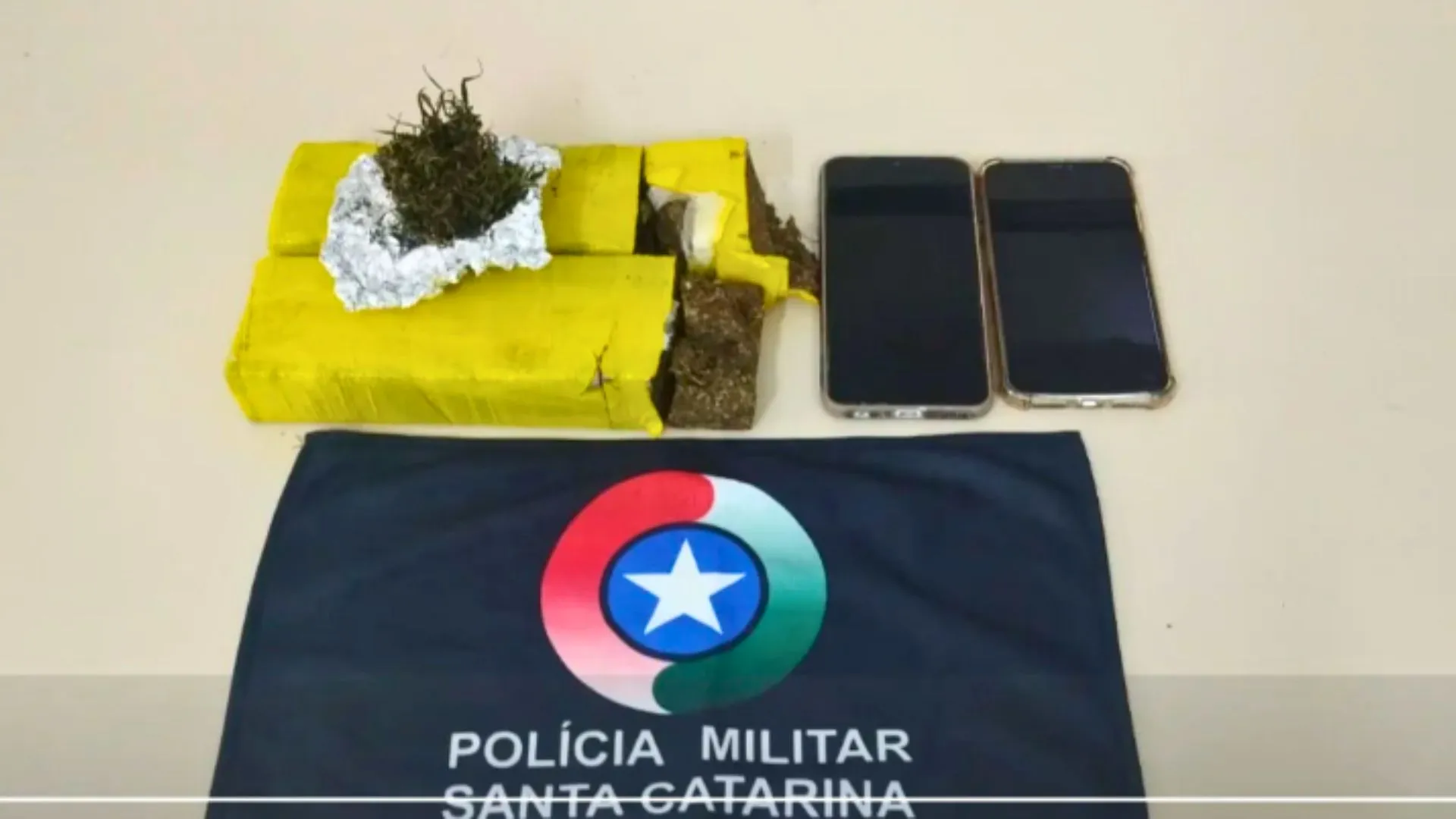 Barulho leva PM a descobrir mais de 1 kg de droga em Videira