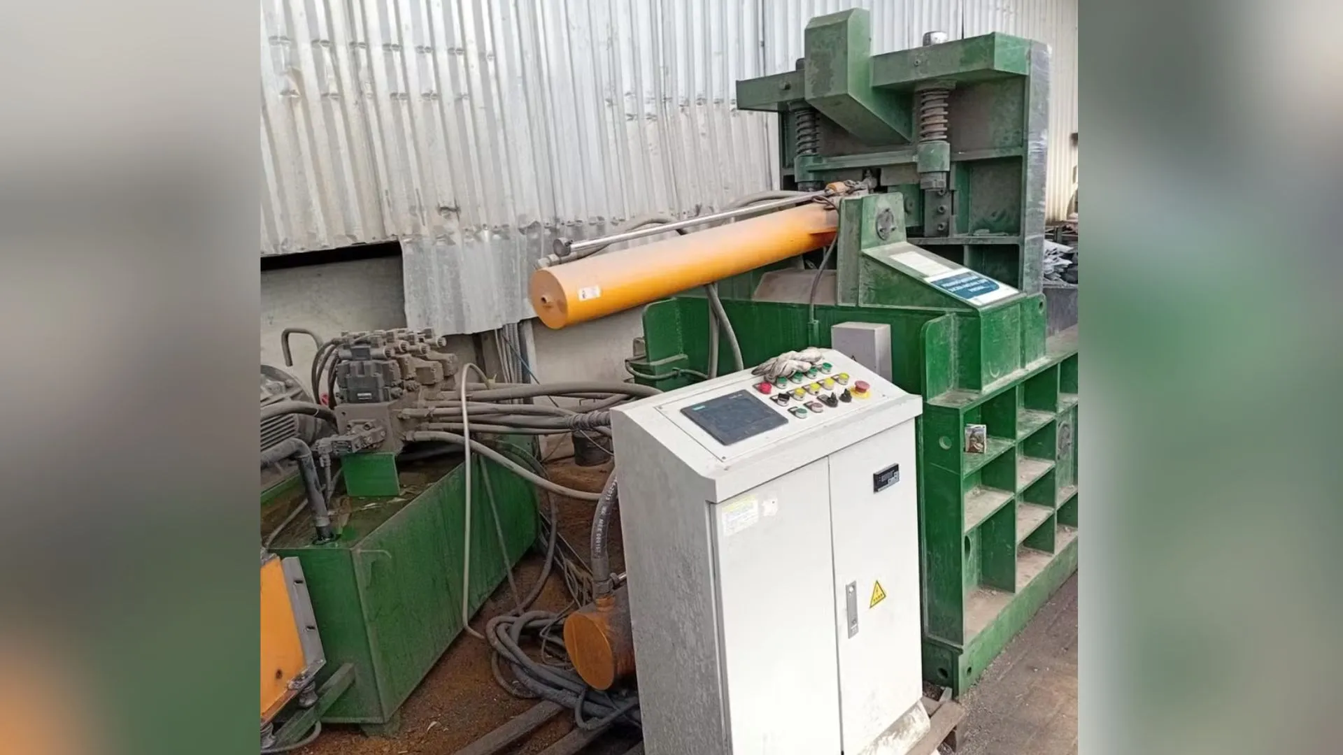 Trabalhador de 48 anos morre ao ficar preso em prensa hidráulica