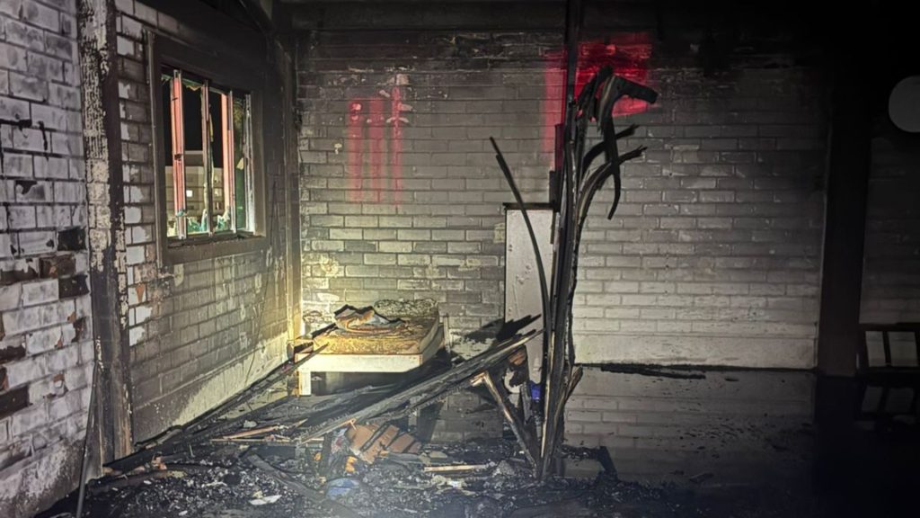 Casa de eventos é consumida pelo fogo na manhã desta quinta em SC