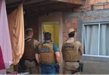 Polícia e GAECO prendem suspeito ligado a organização criminosa em Videira Polícia prende suspeito ligado a organização criminosa em Videira