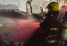 Incêndio destrói carros e motos em loja de garagem em Campos Novos Incêndio destrói carros e motos em loja de garagem em Campos Novos