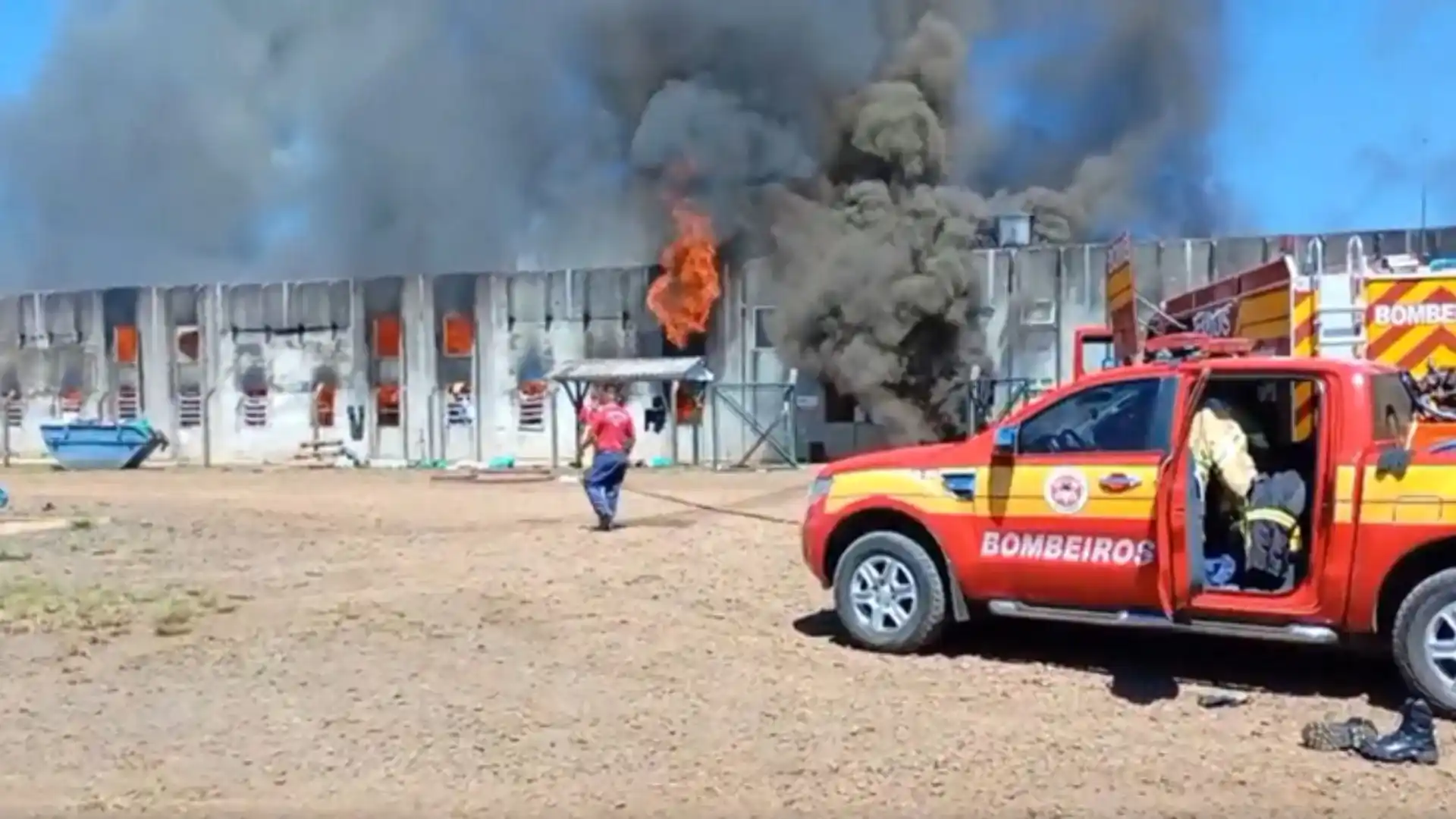 Incêndio de grandes proporções destrói alojamento de trabalhadores em Lebon Régis