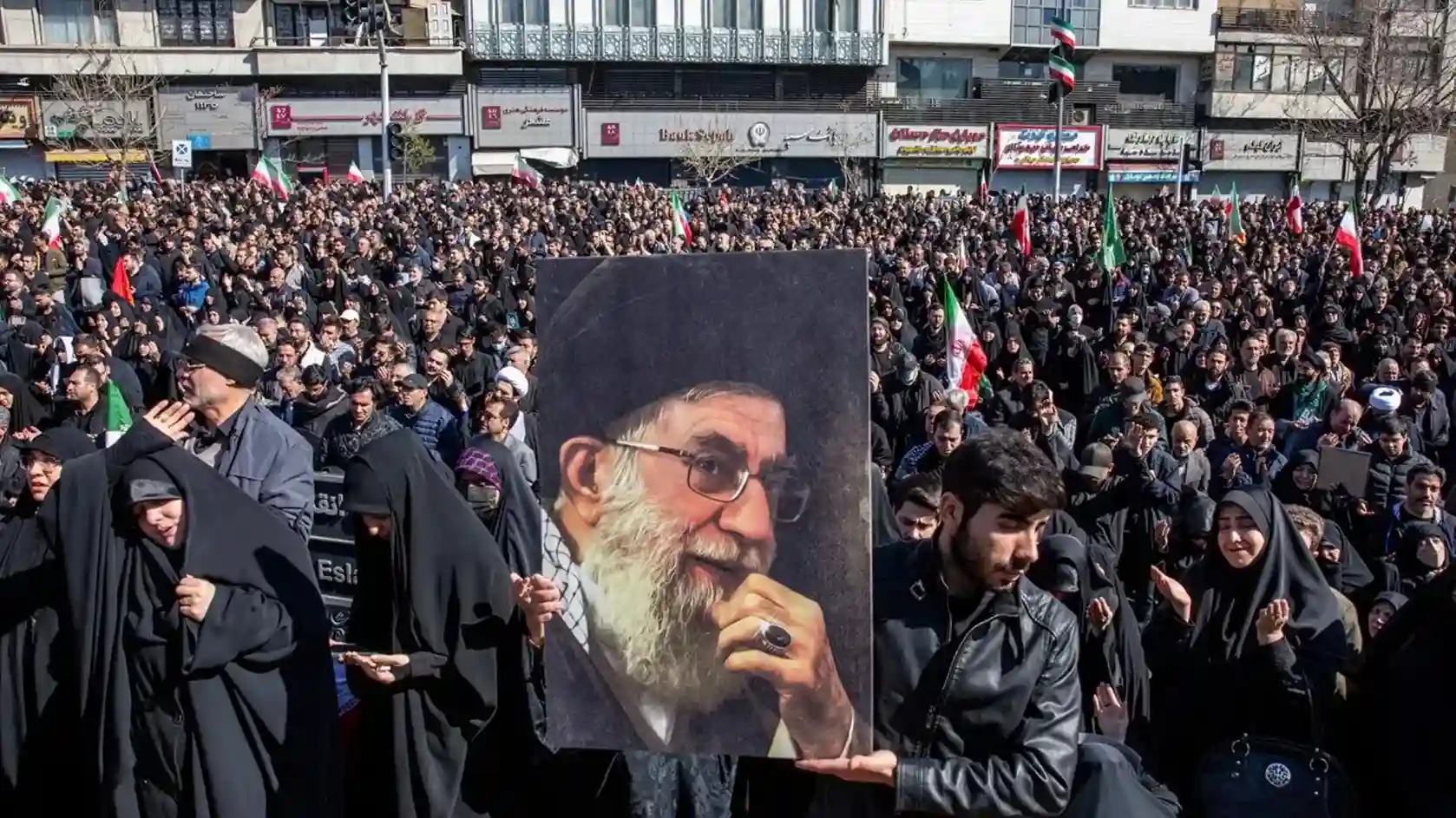 Guerra no Oriente Médio expõe disputa de poder, avalia especialista