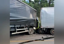 Grave acidente na SC-350 mata dois motoristas Grave acidente na SC-350 mata dois motoristas