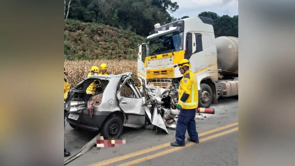 Colisão frontal na BR-470 deixa quatro mortos no Meio-Oeste