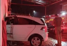 Carro invade unidade de saúde em Tangará