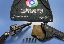 Homem armado é preso no interior de Lebon Régis Homem armado é preso no interior de Lebon Régis