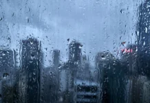 Frente fria traz chuva forte e queda de temperatura