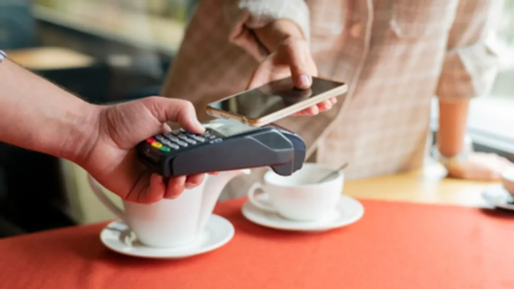 Como tornar o processo de cobrança mais rápido em lojas e serviços