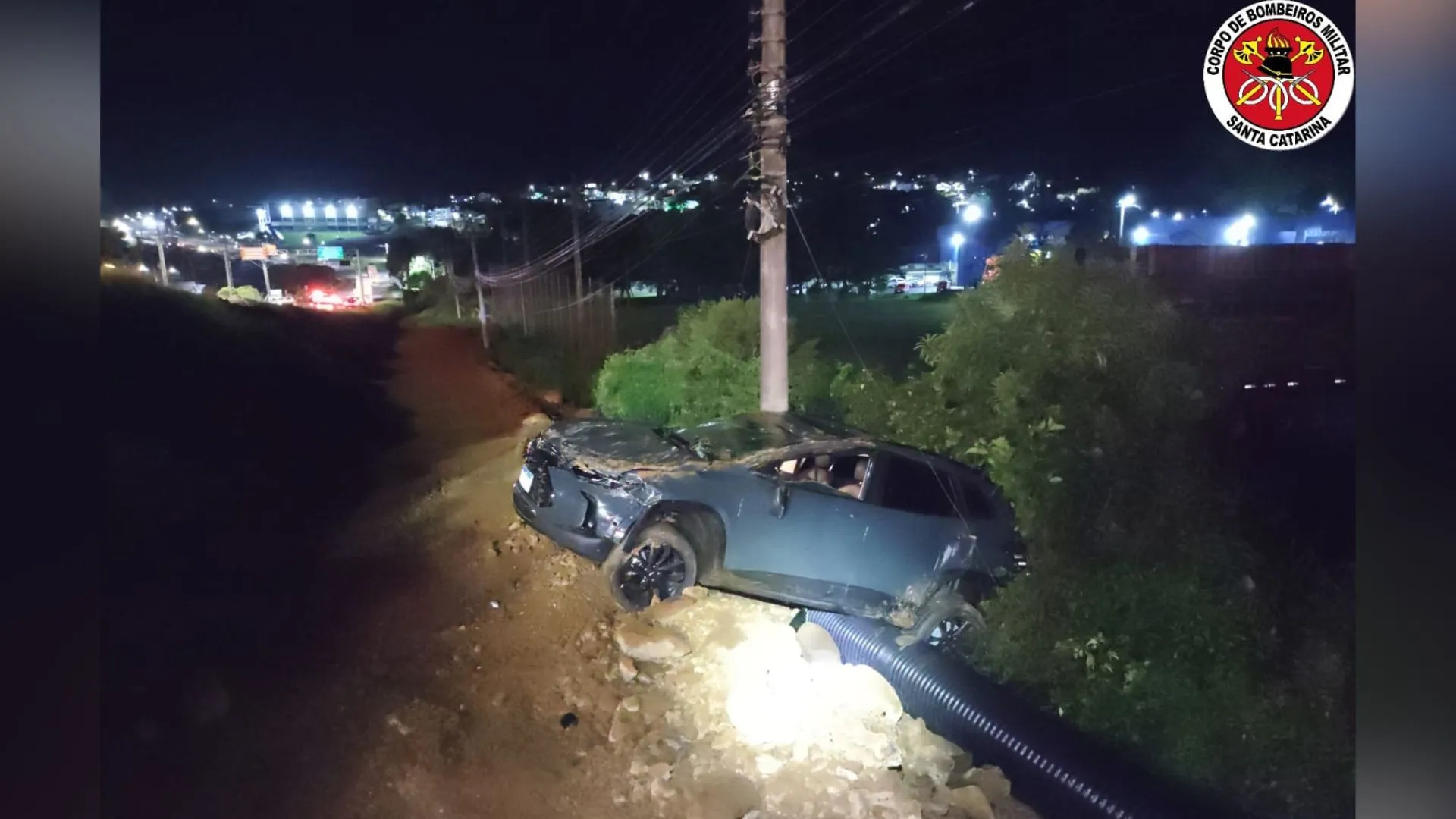 Motociclista tem suspeita de trauma craniano em acidente