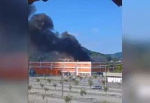 Incêndio na WEG em Jaraguá do Sul mobiliza equipes de emergência Incêndio na WEG em Jaraguá do Sul mobiliza equipes de emergência