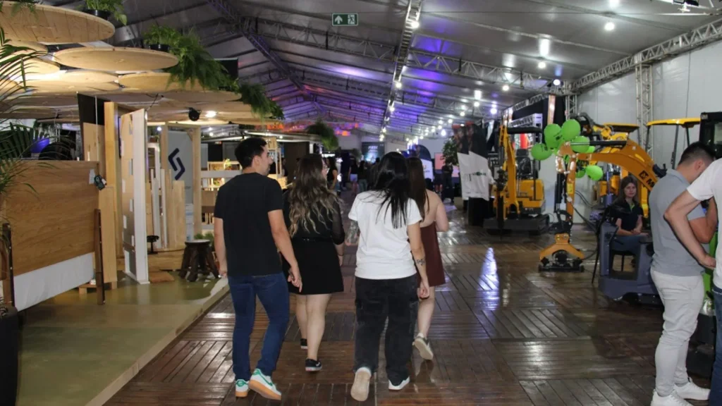 Pavilhão da Indústria e Serviços na ExpoCaçador oferece oportunidades
