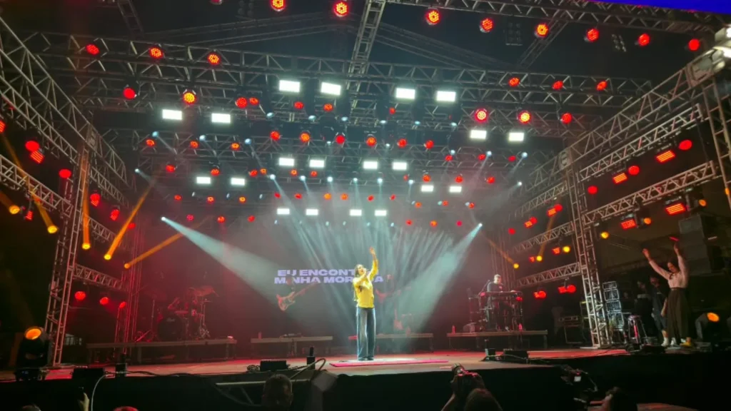Isadora Pompeo encerra ExpoCaçador com noite de fé e emoção