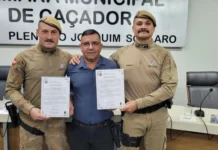 Policiais militares são homenageados na Câmara de Caçador