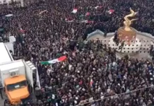 VÍDEO: Funeral coletivo reúne multidão após ataque a escola no Irã
