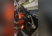 Suspeito é flagrado empurrando motocicleta furtada