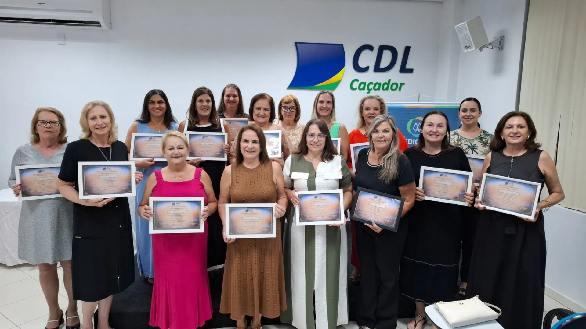 CDL Caçador homenageia mulheres pela atuação no comércio