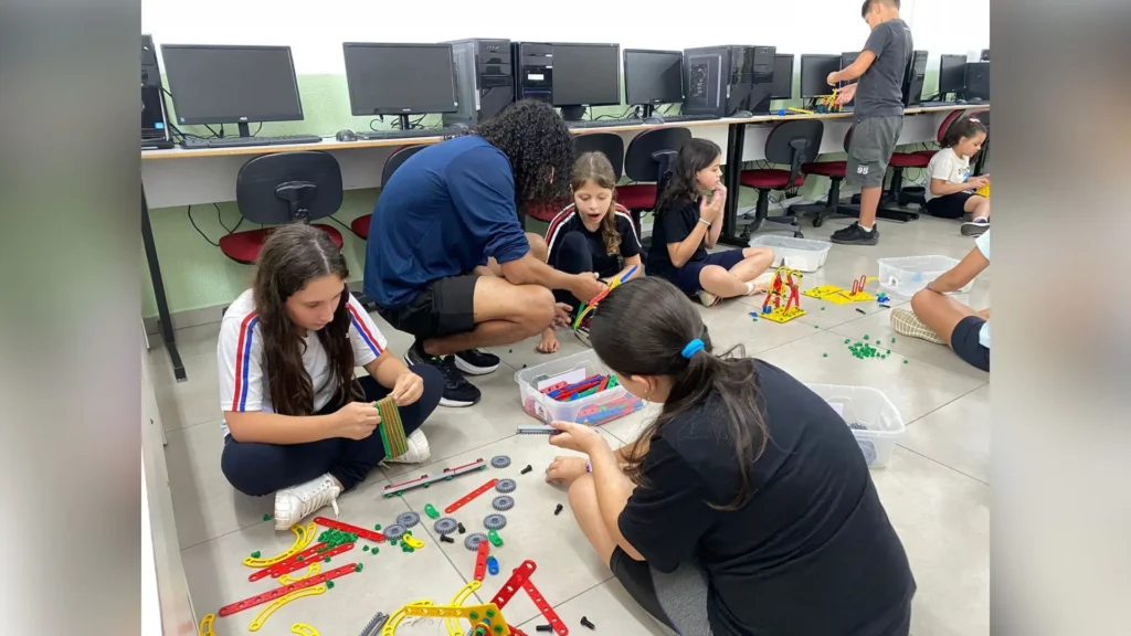 Projeto oferece oficinas gratuitas no contraturno escolar