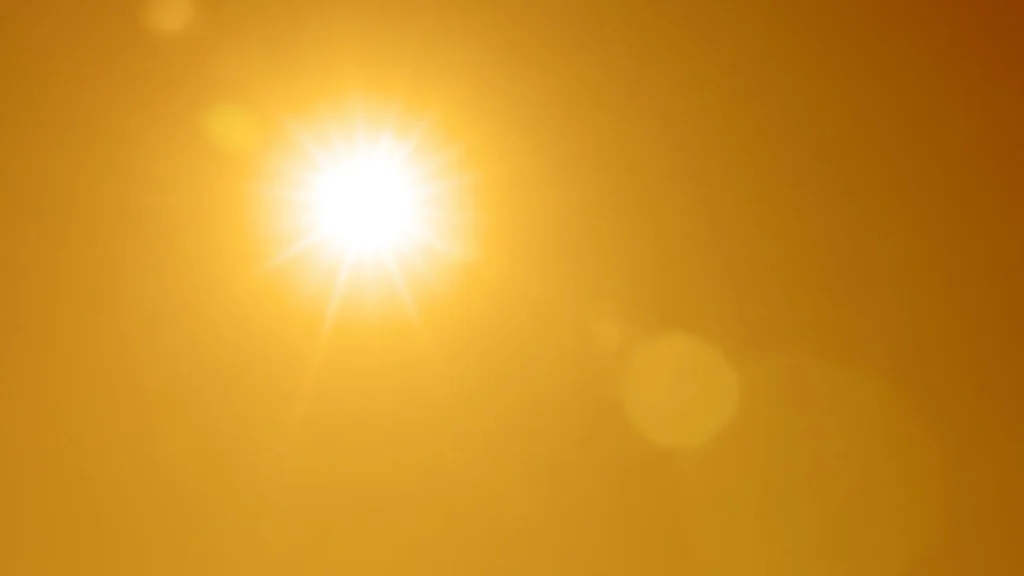 Verão se despede com calor e chuva isolada em SC