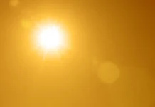 Verão se despede com calor e chuva isolada em SC