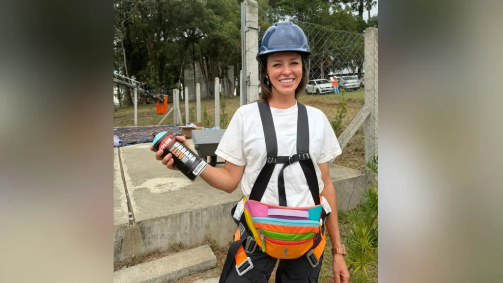 Roberta Bridi presenteia Caçador com mural inspirado pela cultura local
