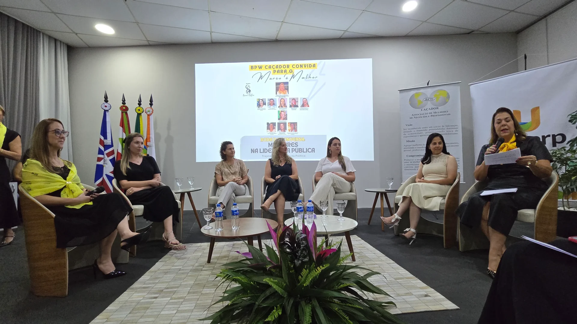 Encontro debate o poder das mulheres na liderança pública