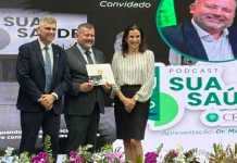 Médico de Videira é homenageado por participação em podcast de saúde do CRM-SC Médico de Videira é homenageado por participação em podcast de saúde do CRM-SC