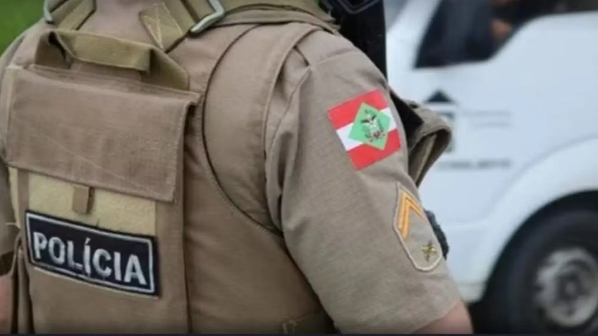 Adolescente de 17 anos foge após atirar contra jovem de 14 anos em SC