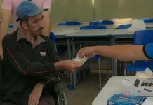 Eleitores com deficiência devem atualizar cadastro até 6 de maio Eleitores com deficiência devem atualizar cadastro até 6 de maio