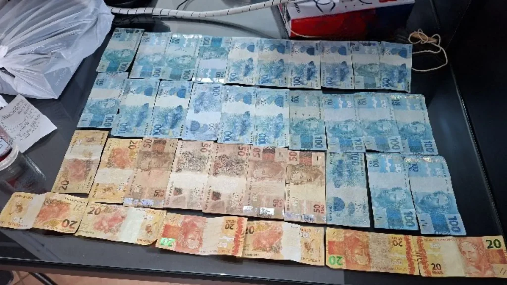 Casal é preso com mais de R$ 2,7 mil em notas falsas em Concórdia