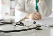 Médica é condenada por prescrever medicamentos irregulares em Caçador Médica é condenada por prescrever medicamentos irregulares em Caçador