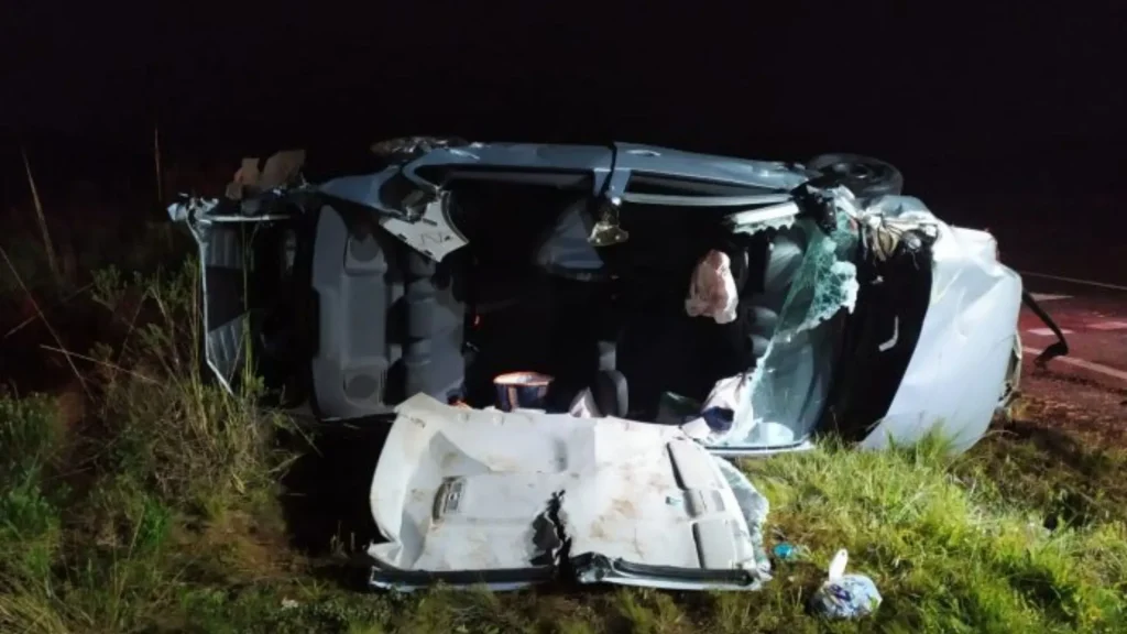 Grave acidente em Água Doce deixa vítimas presas nas ferragens