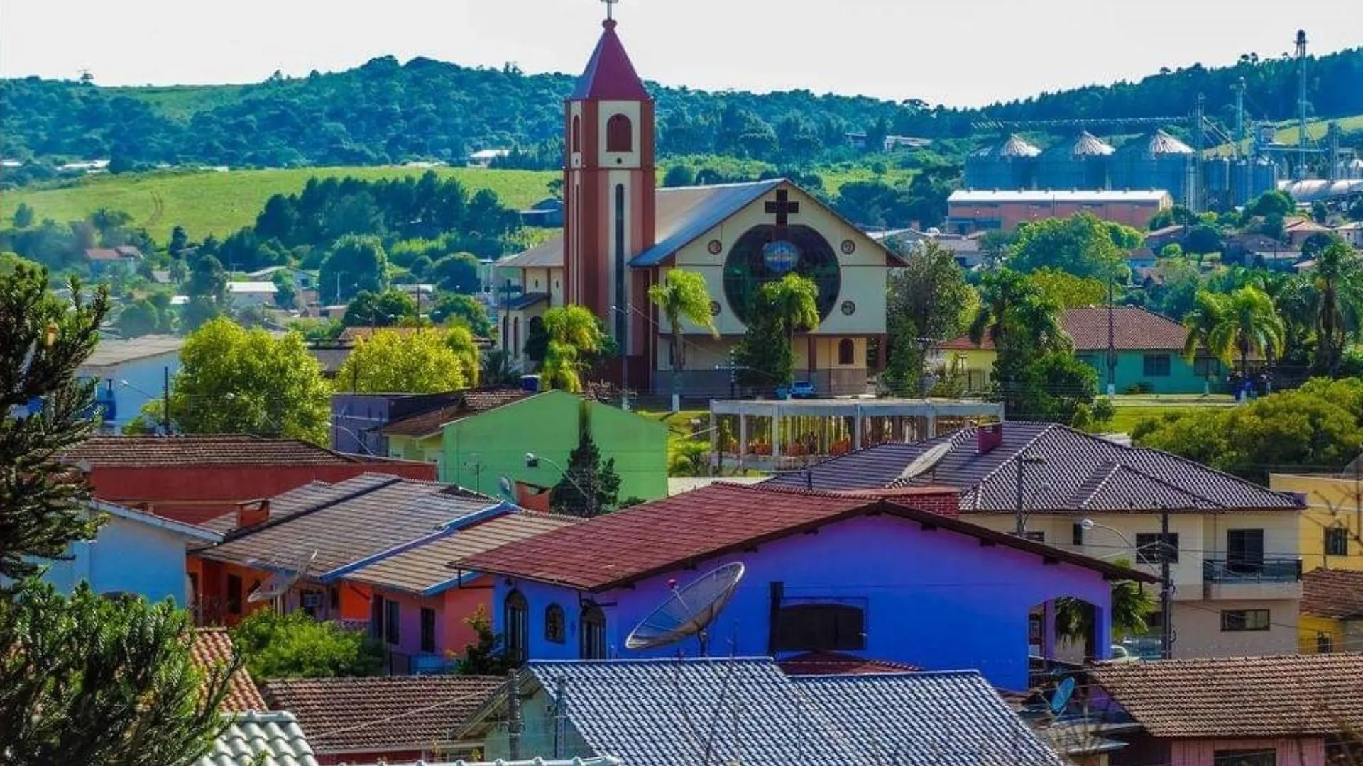 Uso de cor em prédios públicos termina em multa para prefeito do Meio-Oeste de SC