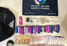 Polícia flagra drogas e detém dois homens durante abordagem no bairro Amarante Polícia flagra drogas e detém dois homens durante abordagem no bairro Amarante