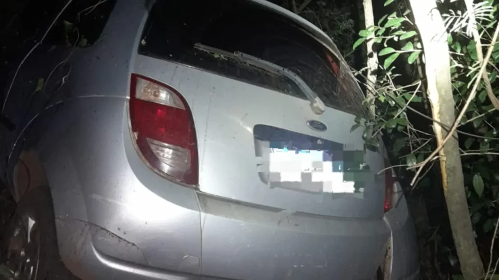 Jovem fica ferido após saída de pista na SC-464 em Arroio Trinta