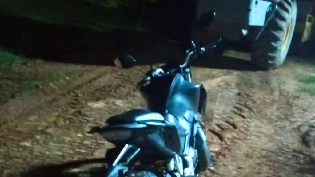 Motociclista é levado ao hospital após acidente no Meio-Oeste