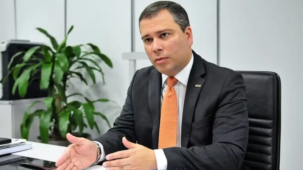 PF mira esquema financeiro e prende ex-presidente do BRB